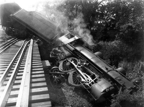 derailed-train.jpg